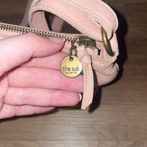 Pink Leather Crossbody Purse with Gold Hardware The Sak - Picture 6 of 14